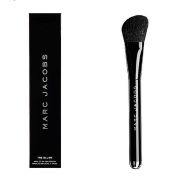 Marc Jacobs Other - Marc Jacobs The Blush Angled Blush Brush No. 10